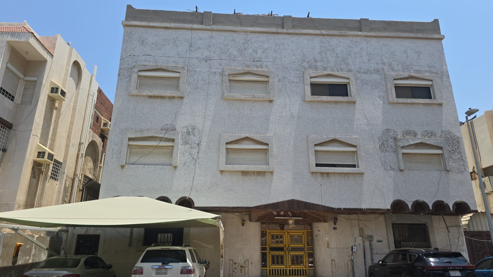 للبيع عمارة استثمارية سكنية بموقع مميز بحي الصفا 2 المربع الذهبي