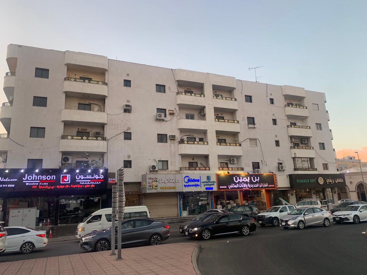 للبيع مبنى سكني تجاري بموقع ممتاز على 3 شوارع– بحي الروضة