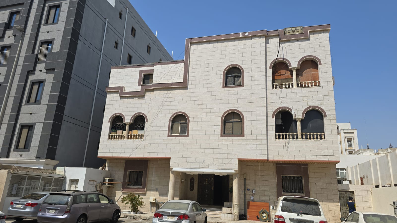 للبيع عمارة استثمارية بحي الصفا 4