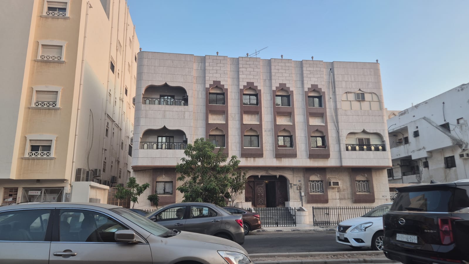 للبيع عمارة سكنية بحي الرحاب